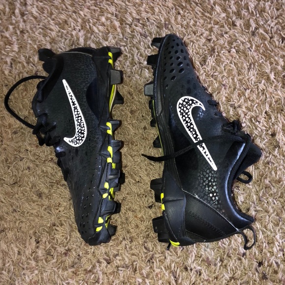 Men Soccer/Football/Baseball Cleats - Picture 2 of 6